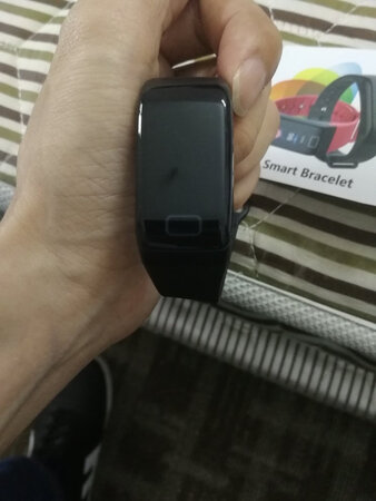质量很好，真的很不错，跟图片上一样一样的，包装也非常好，戴着手上很舒服
