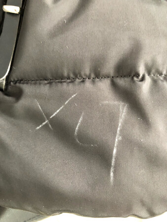 京东购物很方便，物流速度很快，东西很好。只是坐下角写的xl擦也擦不掉