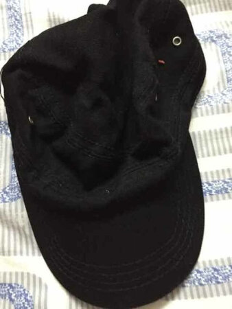 帽子质量不错，发货特别快，嗯，黑色的黑银显瘦嗯，包装也很好