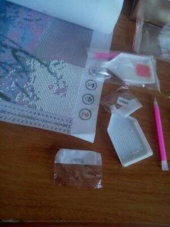 物流快,钻的颜色也很鲜艳，质量也可以,贴好后应该很好看