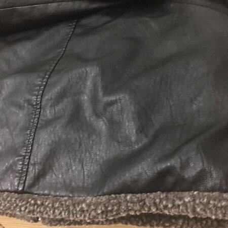 衣服质量很好 提前正赶上活动，摸起来真厚实 赞 下次还会介绍朋友来买