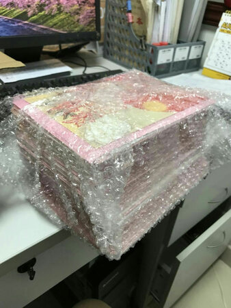 质量不错，单位员工过生日每人送一张，图案也好看，买过一次了。