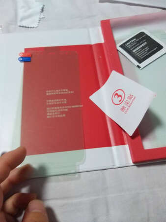 软膜贴上去很服帖，很容易上手，也没有起泡，挺满意的，下次有需要，再来购买