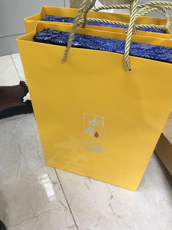 挺好看，包装袋也不错