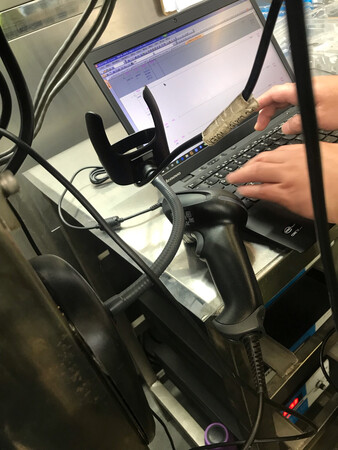 还行吧，可以随意调节角度。