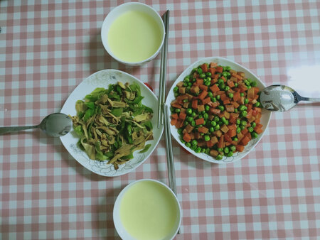 看着心情好哈哈哈，吃饭香香