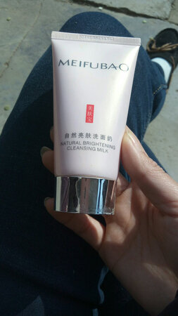 还行吧，就是洗的时候没有泡泡，总感觉好像脸洗不干净
