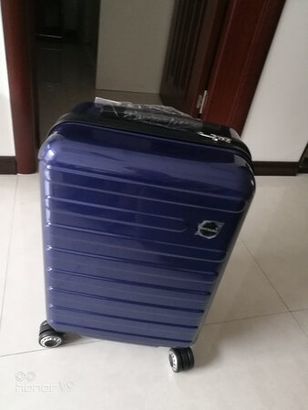 质量挺好的，轮子顺滑，20寸大小带着也很方便，可登机，短途旅行最适合，很满意！