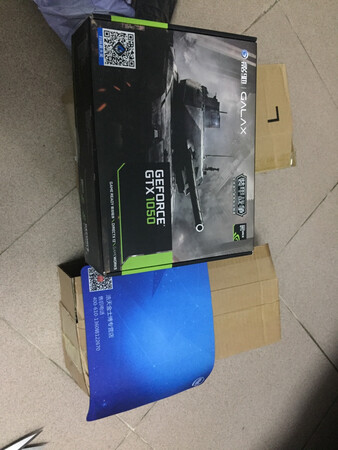 1050影驰、安装简单，开机好静很不错，手动更新驱动便捷，比以前的640清晰更多了 看电影有游方面都可以的，看直播多开还是有点卡，总算还可以跑分8万多！很不错?