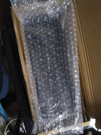 键盘不错，和原装的差不多，就是一些功能键位置变了！