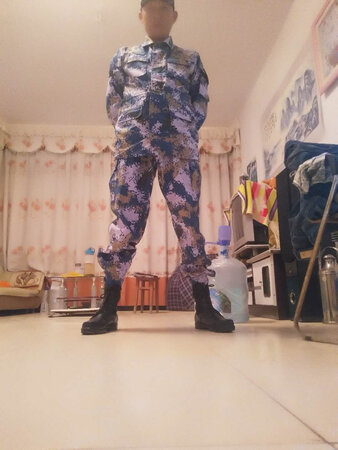 衣服质量杠杠滴，尺码标准，穿着也很合身，一次满意的购物！！