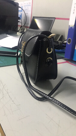 包包还可以，完全值这个价钱了，空间挺大的
