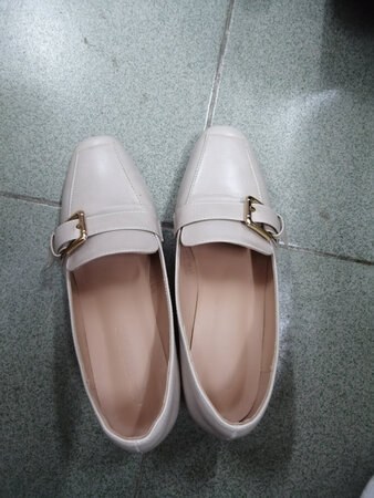 跟不是很高，加上我又买大了一号，所以穿着挺舒服的