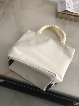 不是帆布的，质量非常差，谨慎购买