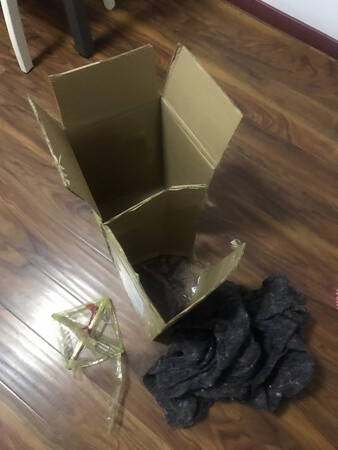 商品与描述彻底不符，没有底盘、没生根粉、没营养液，一踏糊涂