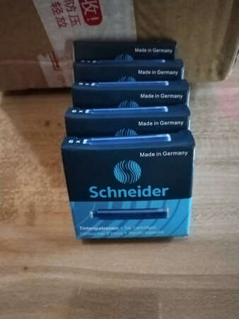 我孩子用的这个品牌的钢笔，也一直用这个品牌的墨囊，也一直用的贵族蓝的颜色，他很喜欢