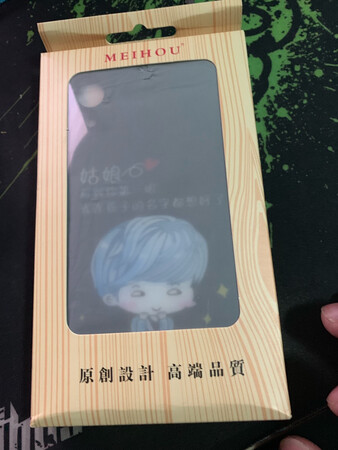 很漂亮 壳子不厚手感不错，很好的一次购物。嗯快递也不错。。666
