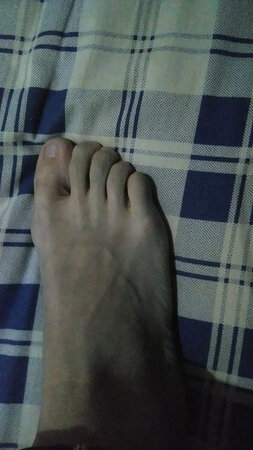 一星都不想给。掉色严重，非常严重。我还特意洗了一遍才套的被罩。晚上一觉醒来手上手上和脚上都是青色的。掉色严重！！！脚指头上的就是。脚侧也一样。