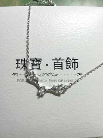 女朋友很喜欢 造型很独特。很喜欢 发一些照片给大家分享 真的很上档次。值得购买