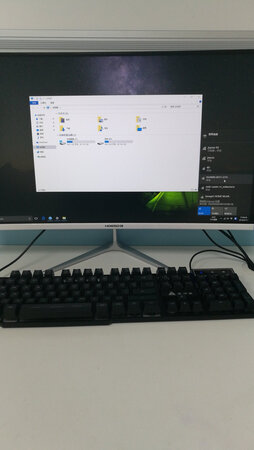 耳机有点小，小孩子的耳朵都不能完全包住