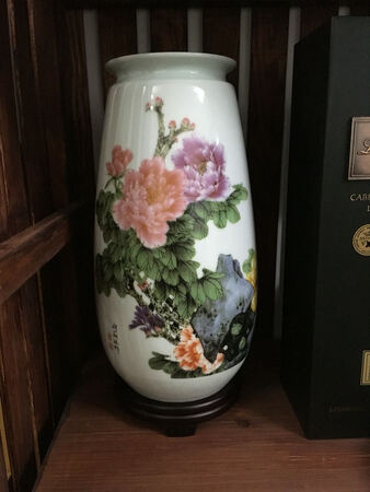 还可以，只是颜色没图片鲜艳，卖家很贴心，送一个旋转贴，谢谢