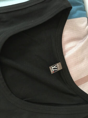 昨天就到了，今天早上才拿回来，迫不及待的打开，比想象中要好的多，之前买过很多次背心了，这次这个是最喜欢的，啥也不说了，决定再买一个！
物流也很给力，快递大哥辛苦！！！