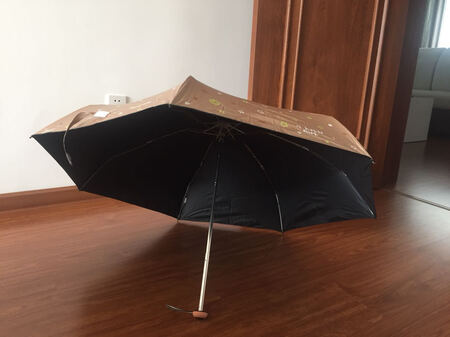 晴雨伞非常喜欢，收到货之后紧接着又买了两把送人。折在一起小巧轻便，放在包包里，晴天雨天随时方便使用。天堂伞老牌子，质量过硬，用着安心。