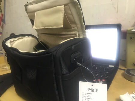 包包质量很好！不足的是稍稍小了一点。