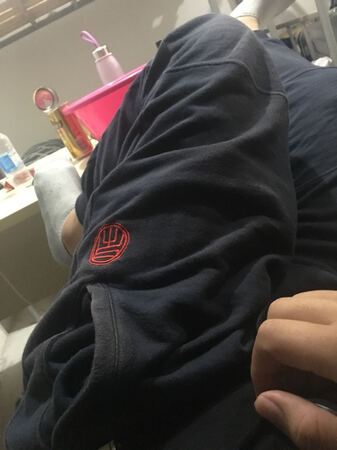 卧槽，我一星都不想给，这裤子质量太差了，后面的别上当了，洗了两三次，口袋，还有膝盖，起球不说，掉色，都犯白了，怎么穿啊……还能穿出去吗？别人以为我多么邋遢呢……京东我都没给过差评，你们第一个，我还在你们家买了T桖衫呢……哎，