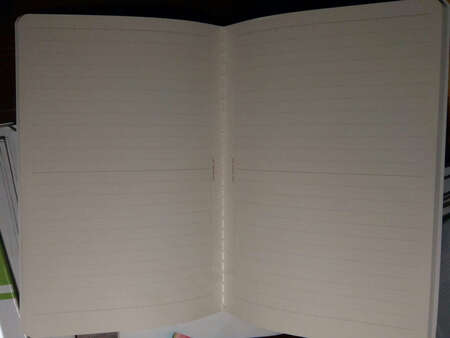 快递的时候包装的不好,本子都变形了,其他都还好