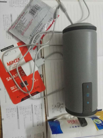 东西小了点但声音大，音质也棒棒哒，很满意的一次购物，下次还会光顾的，客服的态度也非常的好，不错……???