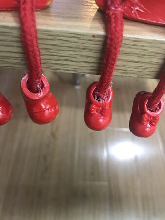 这个做工太粗糙了 胶水都在上面 不值这个价钱
