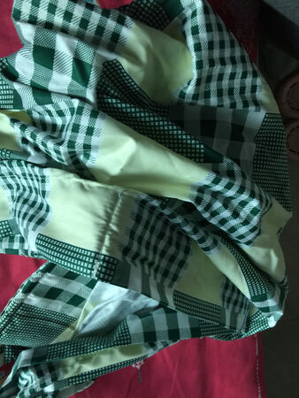 感觉质量不是很好！布料不是棉的！