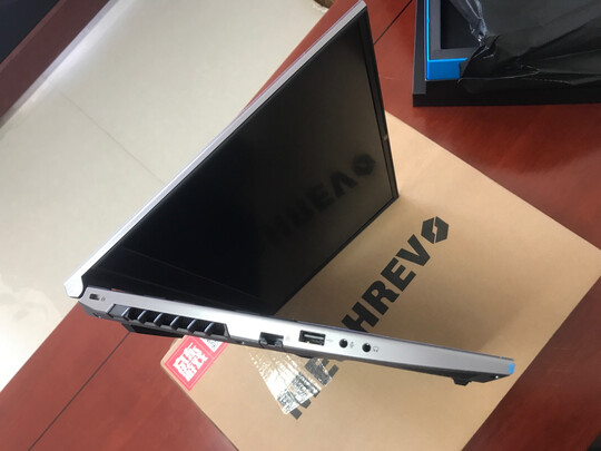 对比下机械革命深海幽灵z2与机械师f117b1哪