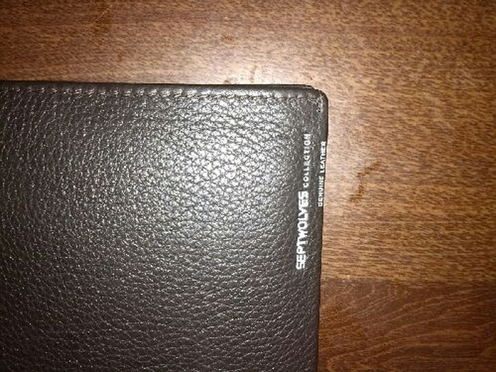 务系列短款牛皮钱包3A10165啡--车缝线处破皮