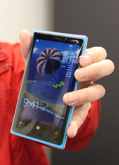 京东预定的骚蓝,今天早9:30分到货。 - 诺基亚L