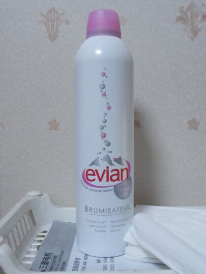 evian依云天然矿泉水喷雾300ml--老婆说,这东西