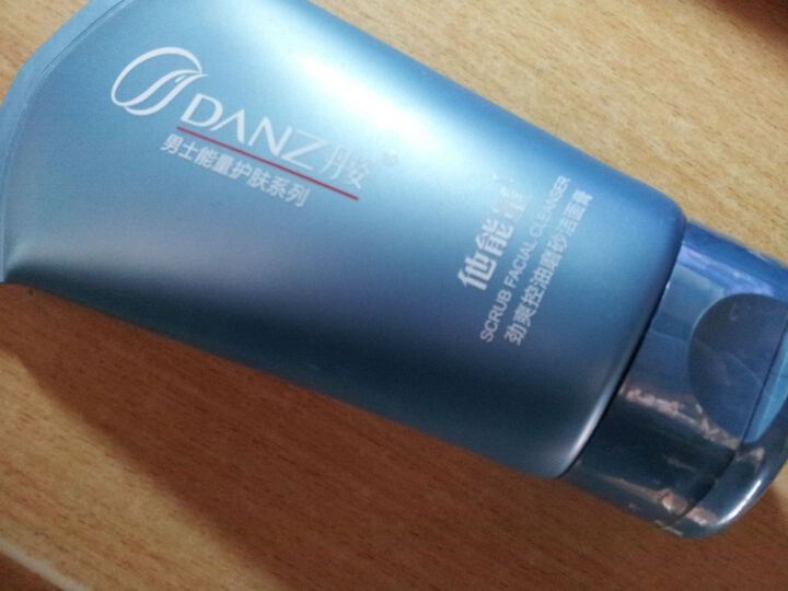 丹姿他能量劲爽控油磨砂洁面膏125g--味道挺好