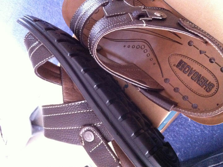 【货到付款】圣高男鞋沙滩鞋夏季真皮透气凉拖