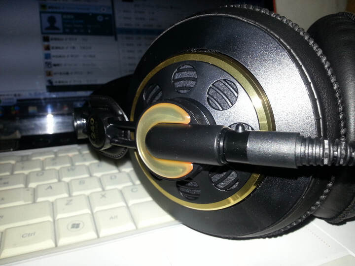 爱科技(AKG) K240S 头戴式录音室专业监听耳