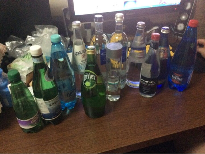 法国 Perrier巴黎含气天然矿泉水330ml --碱性水