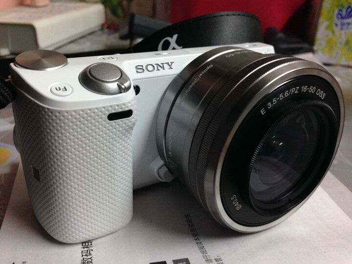 索尼(SONY) NEX-5TL 微单单镜套机 白色 (E P