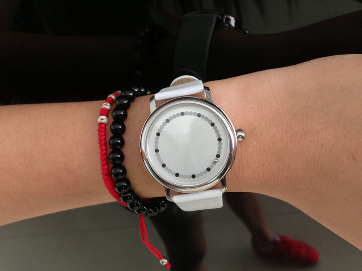 德国LAVARO拉芙兰瑞钢珠一代时尚设计石英