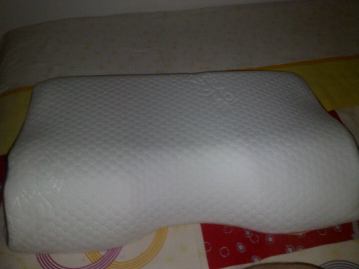 乐之小镇 纯天然乳胶枕止鼾枕 护颈椎枕头 保健