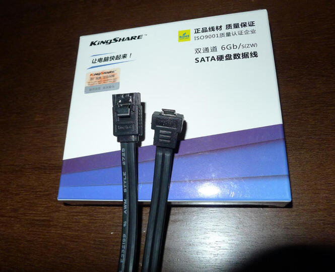 金胜硬盘数据线:我的华硕Z68自带的SATA 6.0