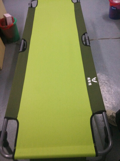 外时尚带枕对折床办公午休床VF1001(草绿配军