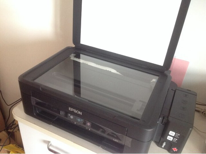 生L211:克数太大的照片纸进不了。打印偏红。