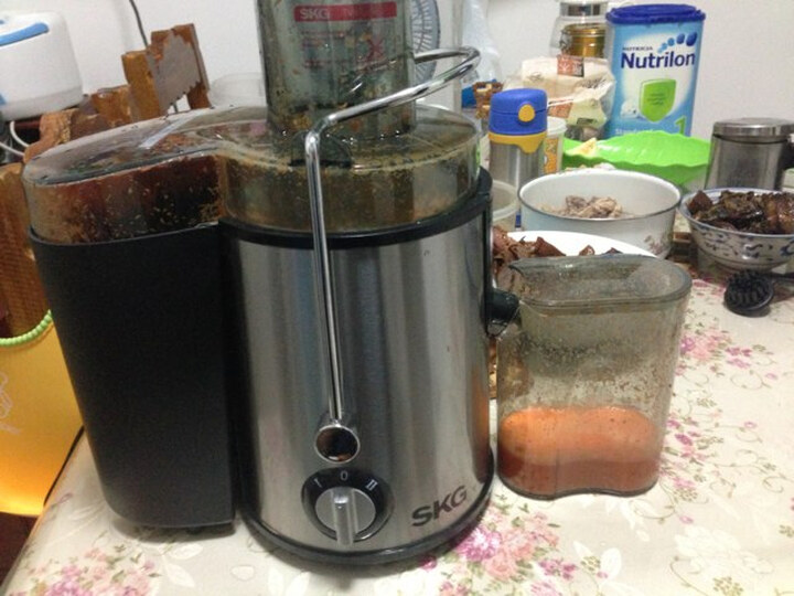 SKG MY-610 榨汁机 --现炸胡萝卜汁,声音有点