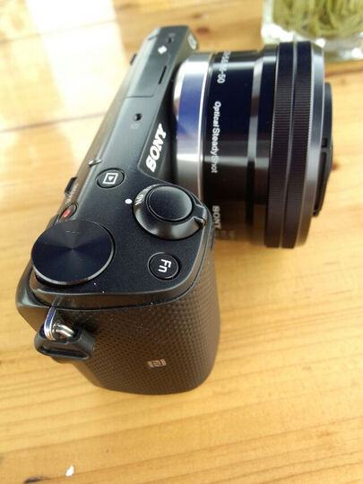 索尼(SONY) NEX-5TL 微单单镜套机 黑色 (E P
