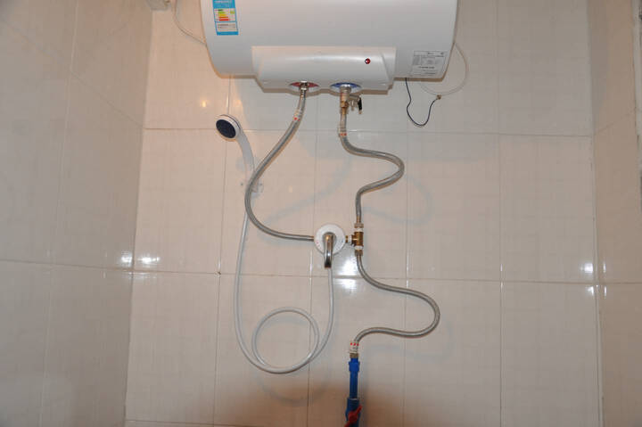 美的(Midea) F40-15A1 40升 电热水器--安装师